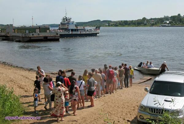 Паром Тутаев. Тутаев переправа на лодках. Тутаев переправа через Волгу на моторной лодке. Паром на Волге в Тутаеве.