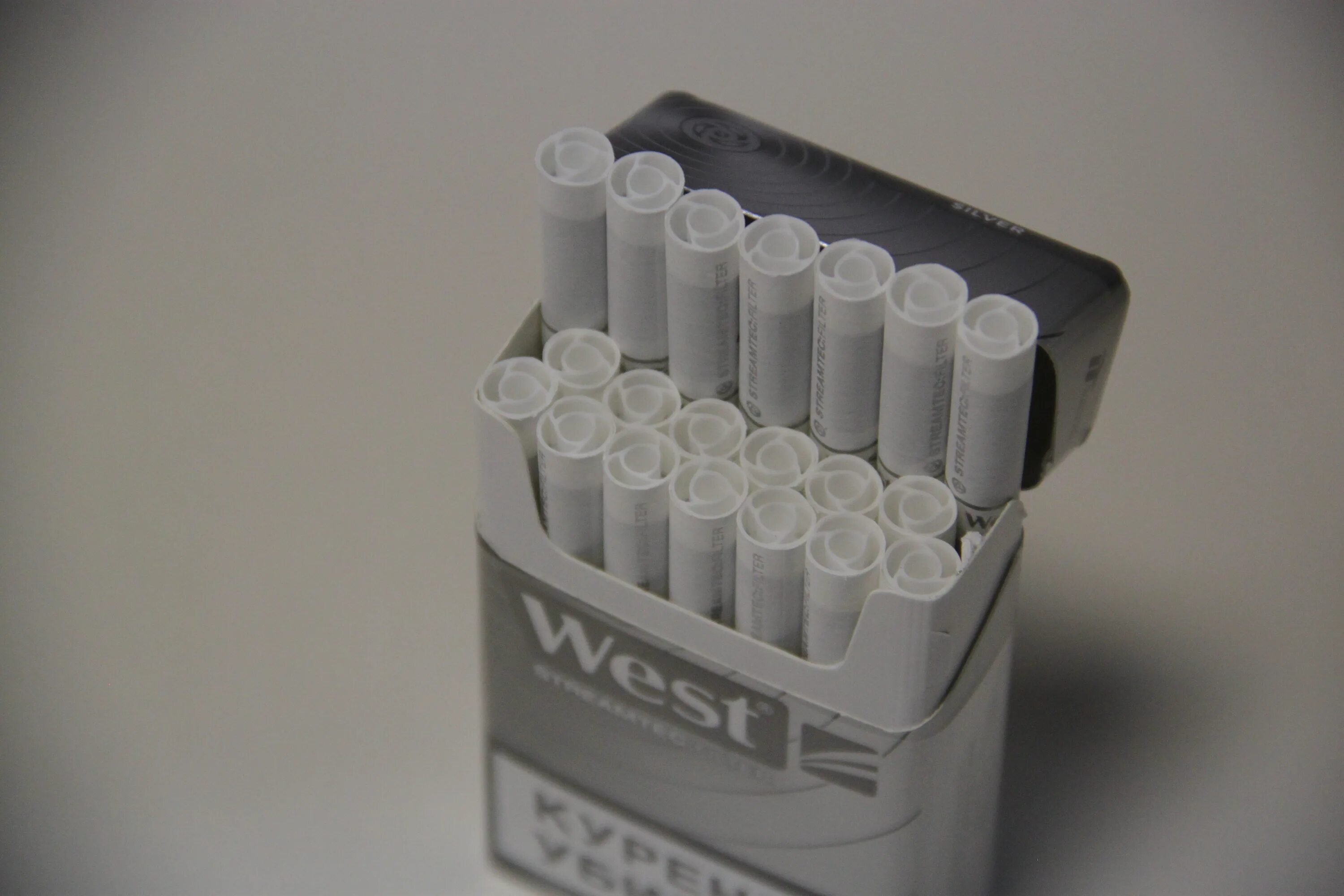 Сигареты с угольным фильтром. Сигареты West Silver Streamtec Filter. Сигареты West Compact Silver. Сигареты Вест компакт синий. Сигареты West с пластиковым фильтром.