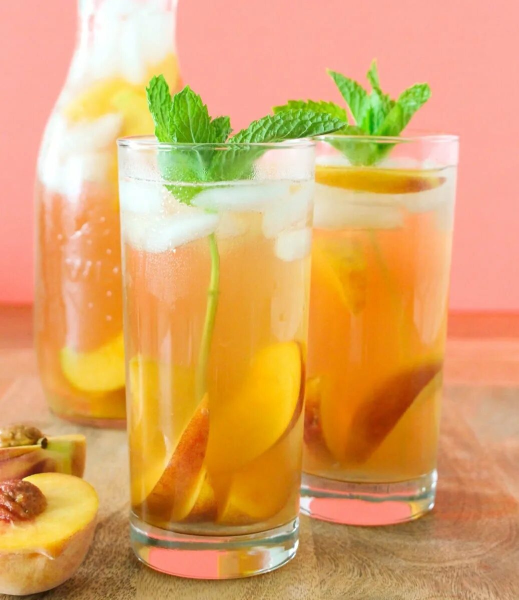 Айс пич. Peach айс Tea. Коктейль Peach Ice Tea. Ice Tea с персиком. Персиковый чай со льдом.