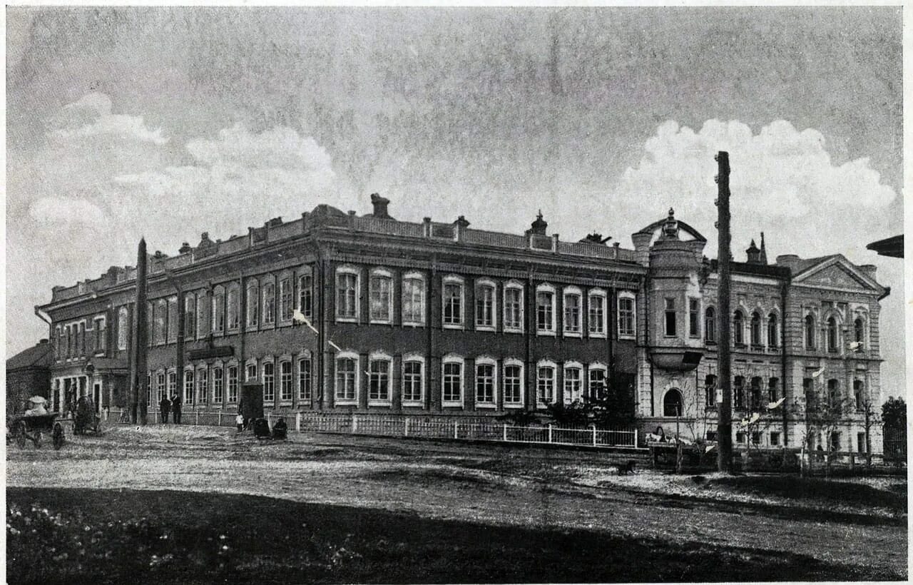 1893 новониколаевск новосибирск. Новониколаевск 1900. Городское училище ул. Центр новониколаевск 1913. Базарная площадь новониколаевск.
