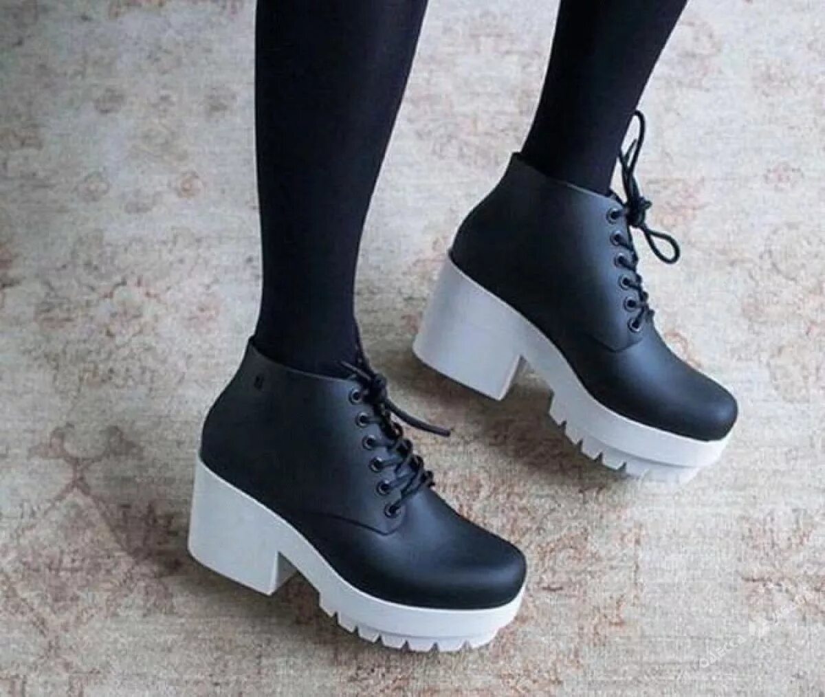 на тракторной подошве женские. сапоги на тракторной подошве женские белвест. ботинки баленсиага женские на тракторной подошве 2020. ботинки массивной тракторной подошве 2020. Mango ботинки на тракторной подошве 17068258.