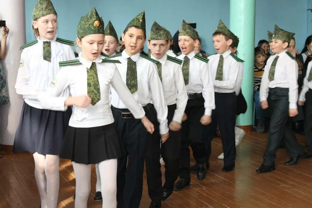 форма на смотр строя. смотр песни в школе. конкурс строя и песни в школе. форма для детей на смотр строя. строевой смотр в школе форма.