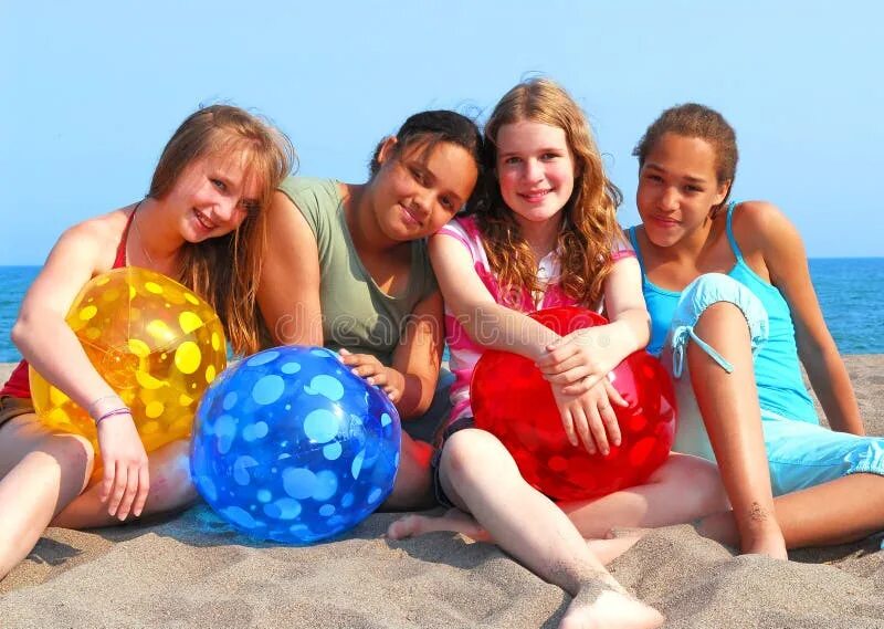 Подружки. Группа девушек в бикини. Фотосессия 4 подруги. Много девушек в бикини. Girls on girls 4.