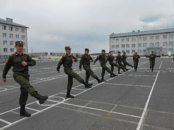 Строевая в армии. Занятие по строевой подготовке. Маршируют на плацу. Строевая подготовка военнослужащих. Упражнения вс рф