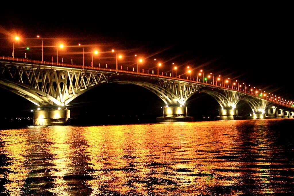 Волга мост энгельс. Мост Саратов Энгельс. Саратовский Энгельсский мост. Мост Саратов Энгельс ночью. Энгельс мост через Волгу.