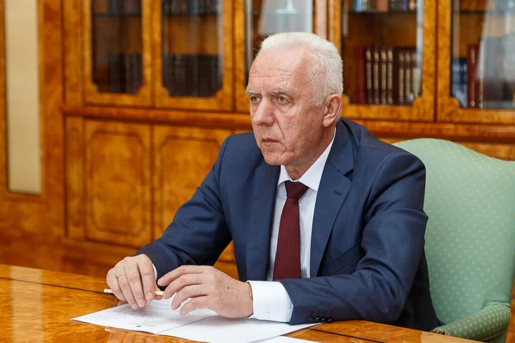 Гуцан сзфо. Гуцан полпред президента. гуцан александр владимирович. гуцан полпред в сзфо. гуцан александр владимирович полномочный представитель.
