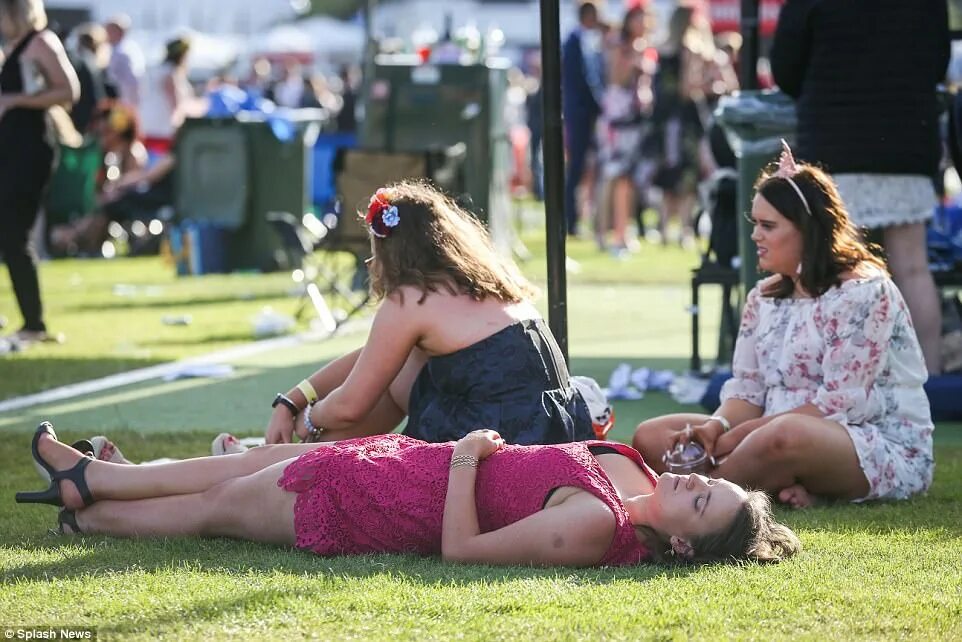 Чудаки из российского метро. Странные пассажиры в метро. Модники московского метро. Чудаки женщины. Фрики в московском метро.