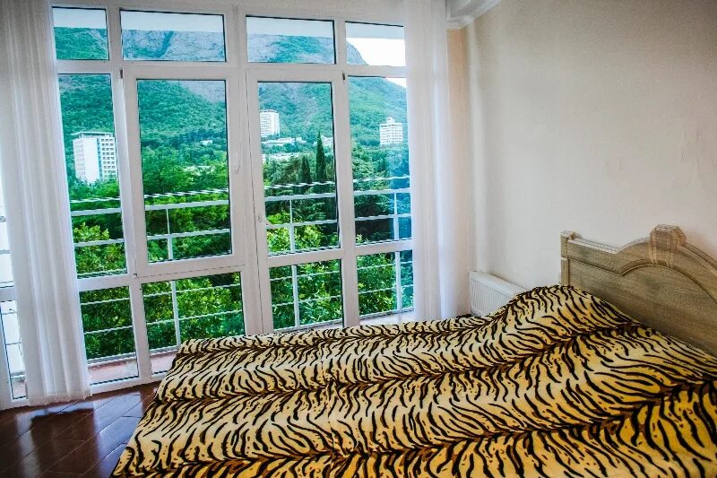 апартаменты партенит крым. гостевой дом уютный домик партенит. санаторий айвазовское апартаменты 3. снять жилье в партените. снять жилье в партените.