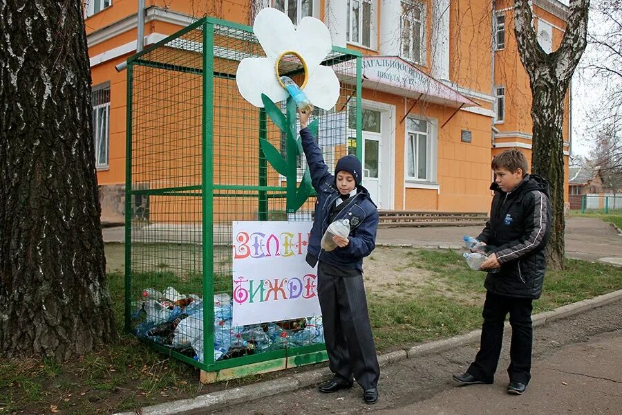 Школа 1 жуков. Ояшинска ЯШКОЛА. Село Брониця Украина.