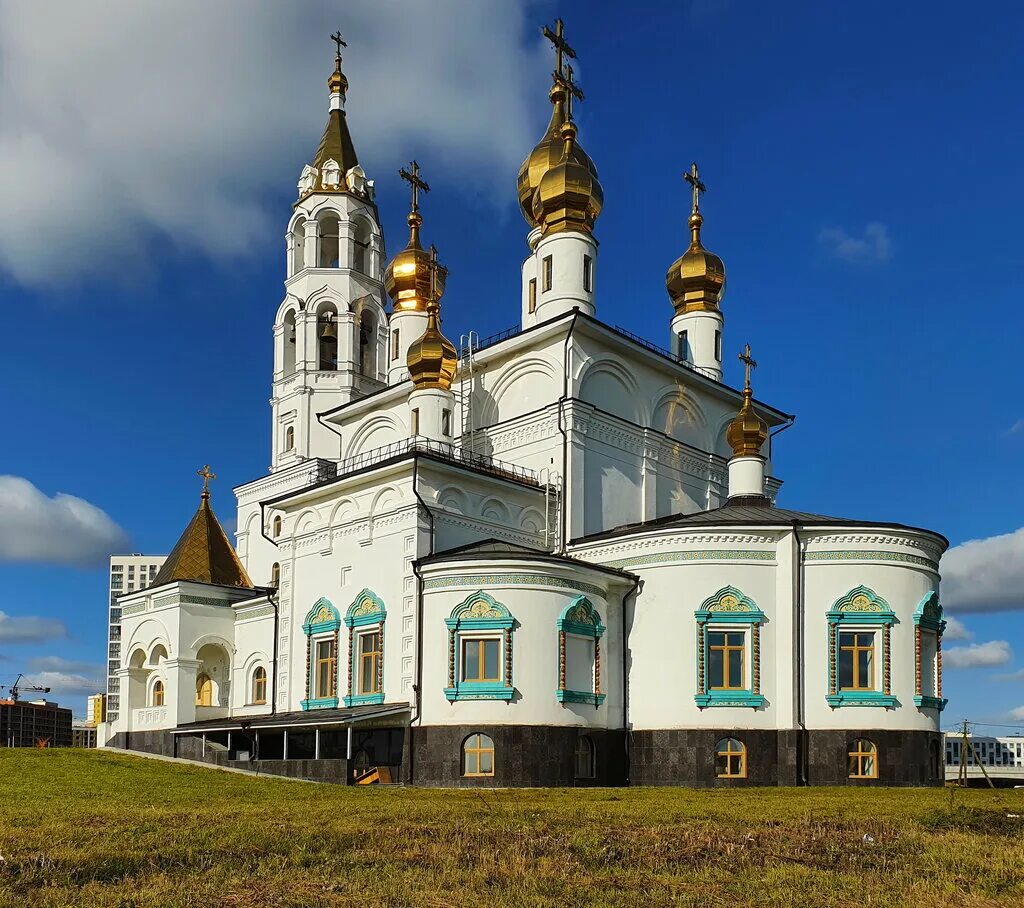 Храм в академическом районе екатеринбург. Благовещенский храм святых божиих строителей екатеринбург. Храм святых божиих строителей в академическом районе. Храм строителей екатеринбург. Храм божьих строителей екатеринбург.