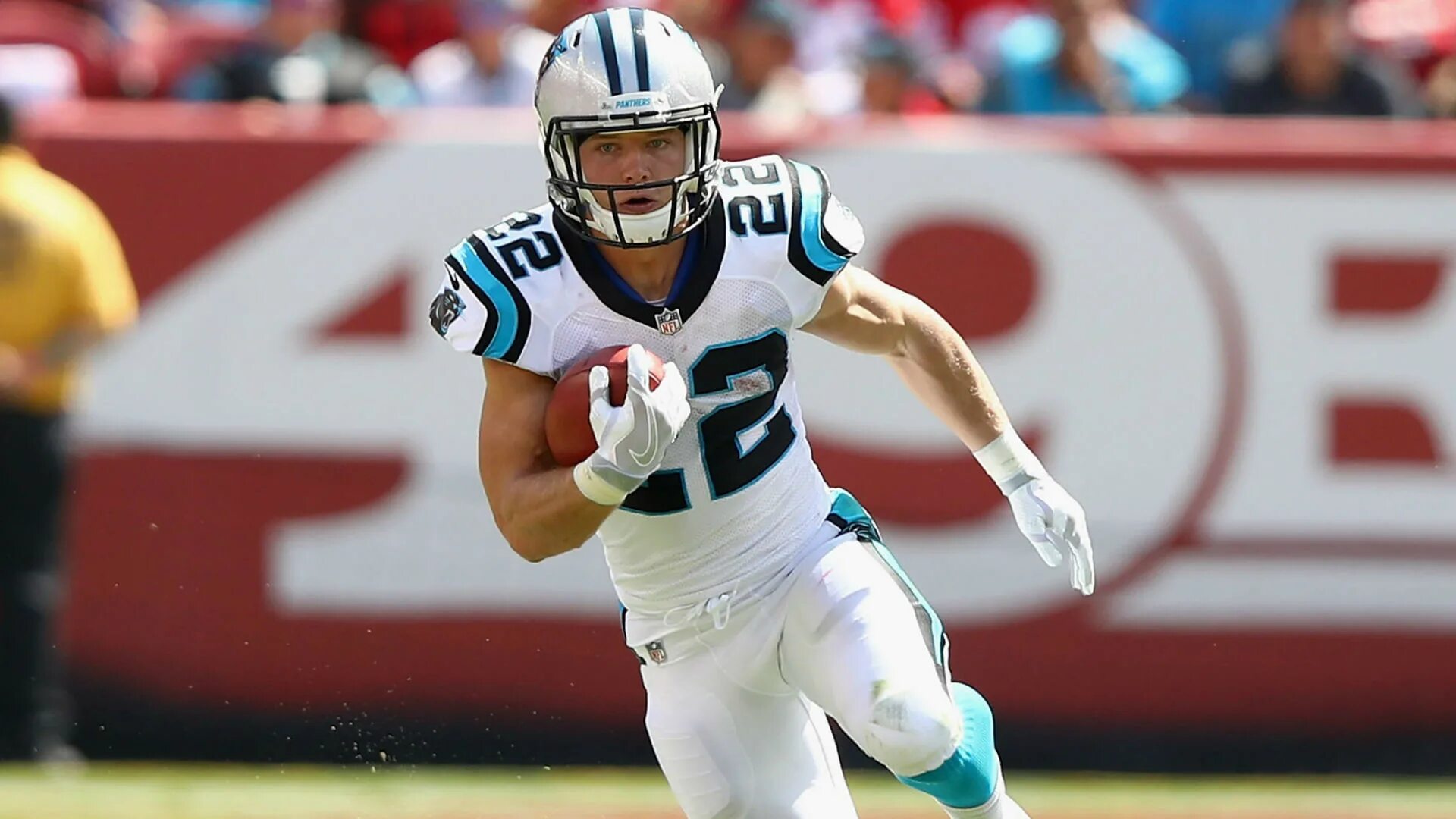 Кристиан хана. Christian MCCAFFREY. Кристиан Маккефри американский футбол. Кристиан Моуатт. NFL 22 MCCAFFREY футболка.