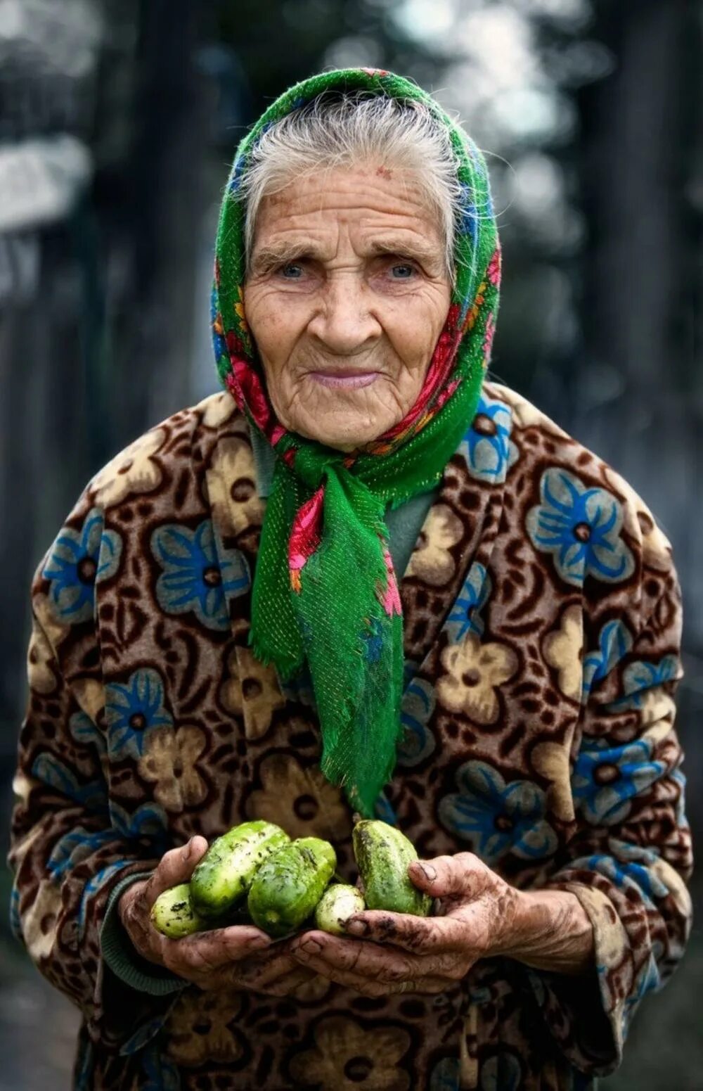 Старенькую русскую бабушку
