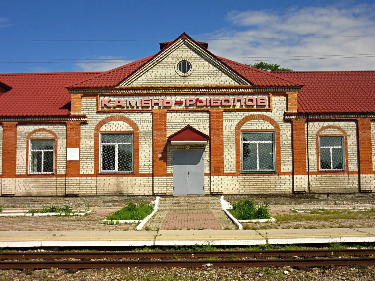 Камень рыболов фото YugNash.ru