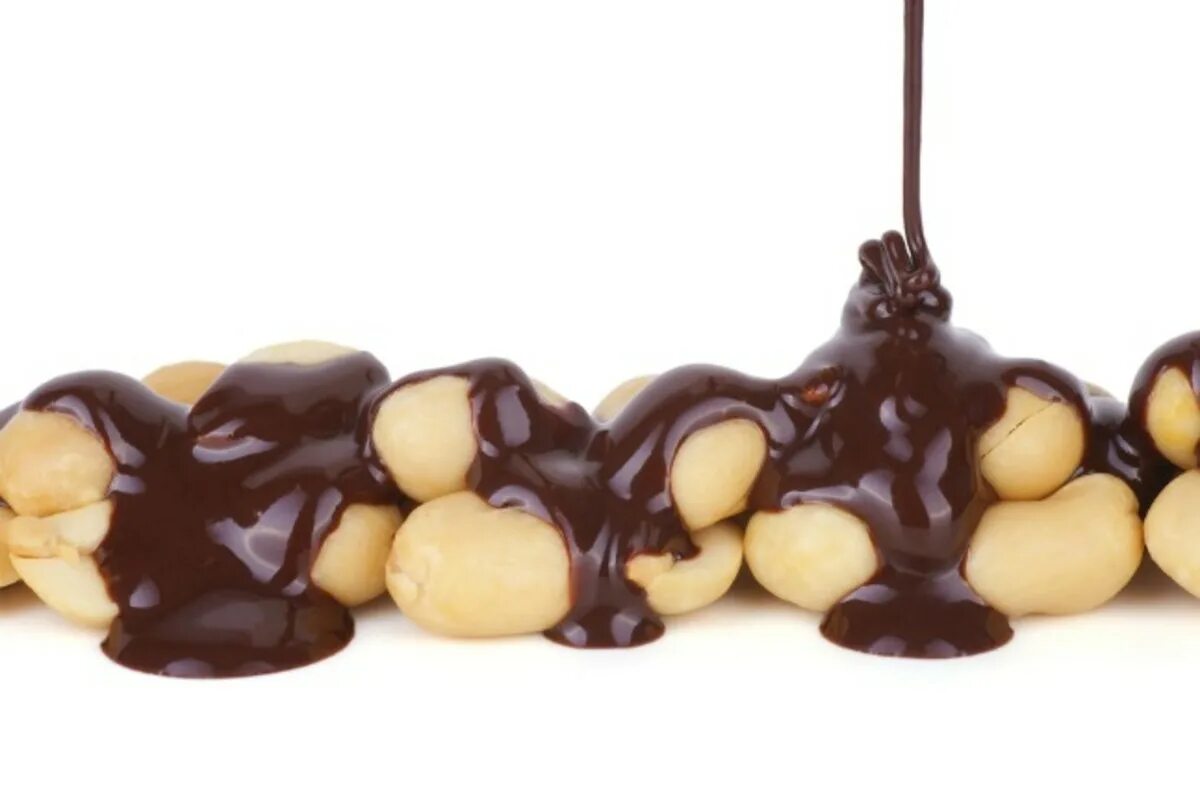 Арахис в шоколаде. День арахиса в шоколаде 25 февраля. Орехи в Цветном шоколаде.