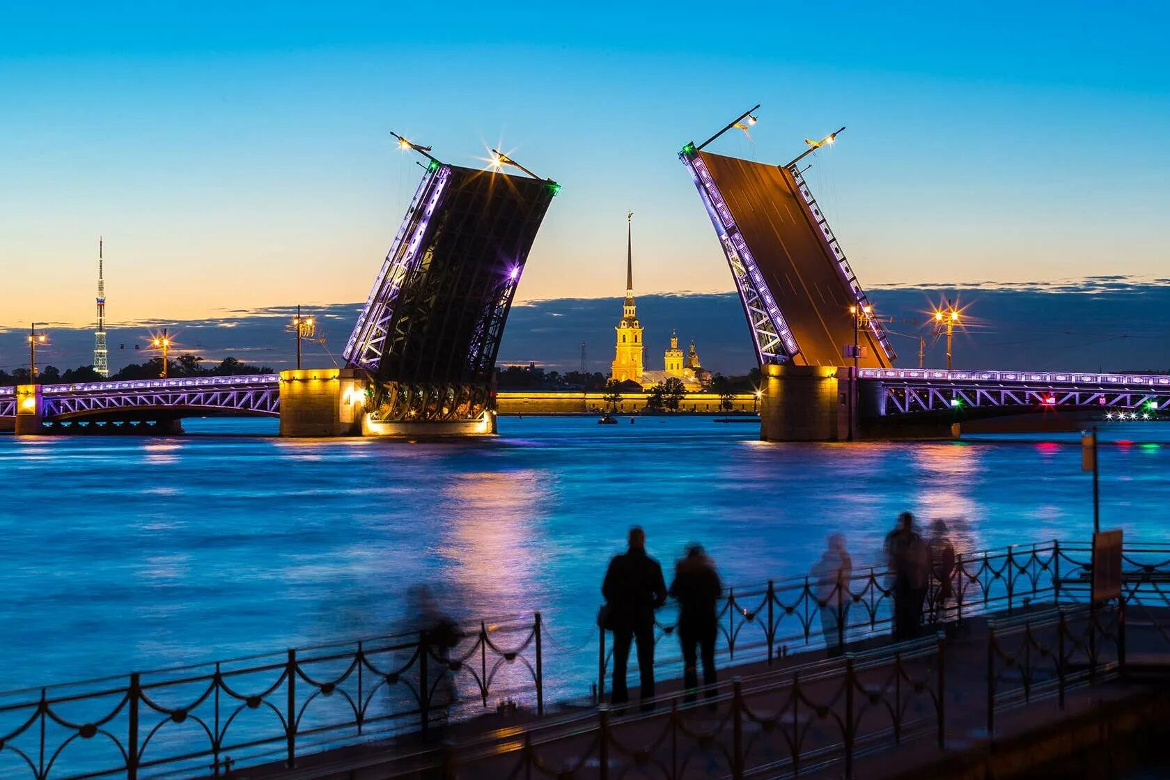 Разводка дворцового моста