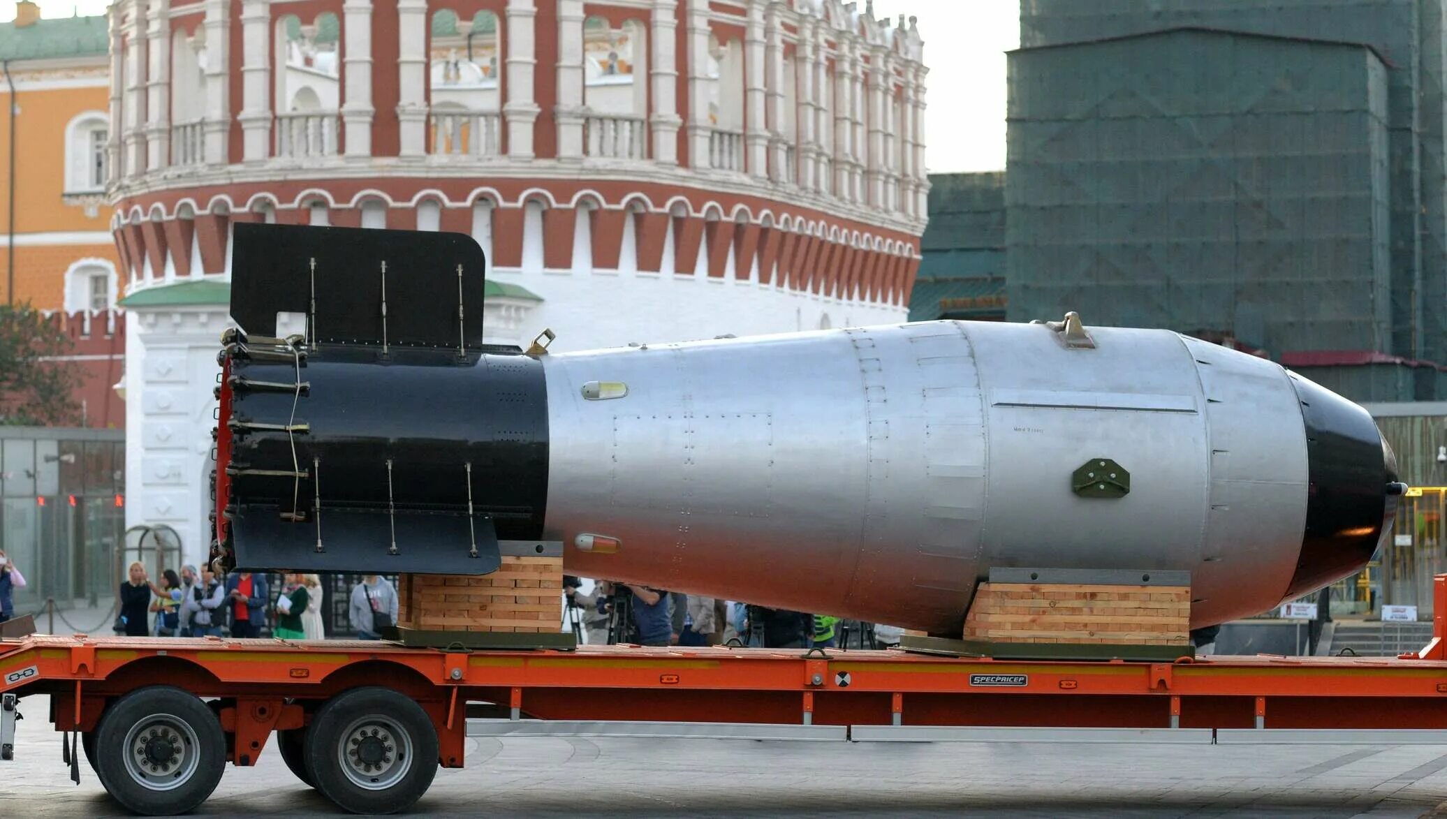 Самая мощная бомба в россии. Ан602 царь-бомба. Термоядерная бомба ан602 ("Кузькина мать"). Термоядерная Авиационная бомба ан602. Термоядерная бомб ан602 (царь-бомба).