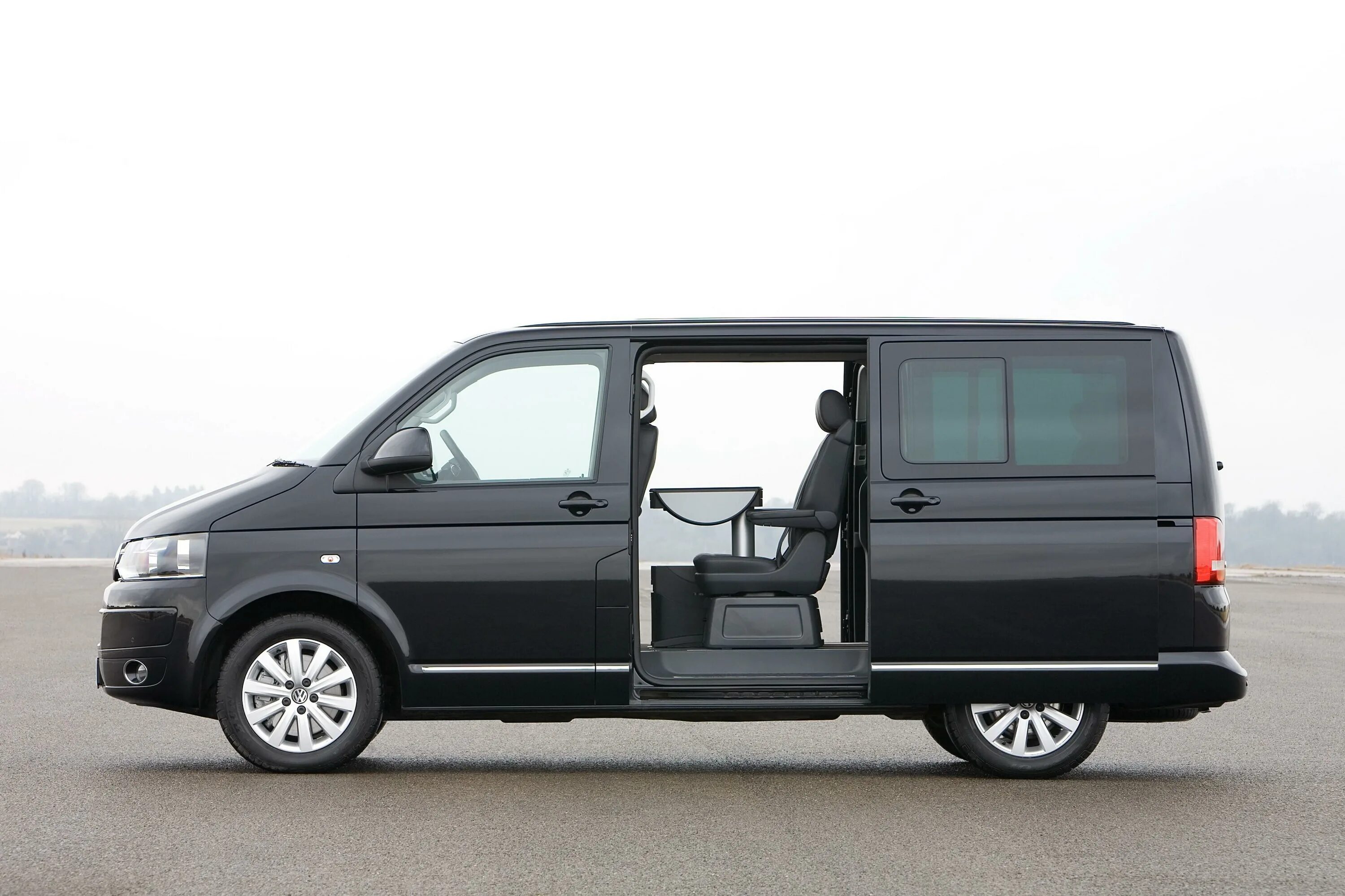 Vw caravelle t5. Фольксваген Каравелла 5. Фольксваген Каравелла 2009. Вольцванэген каравелл.