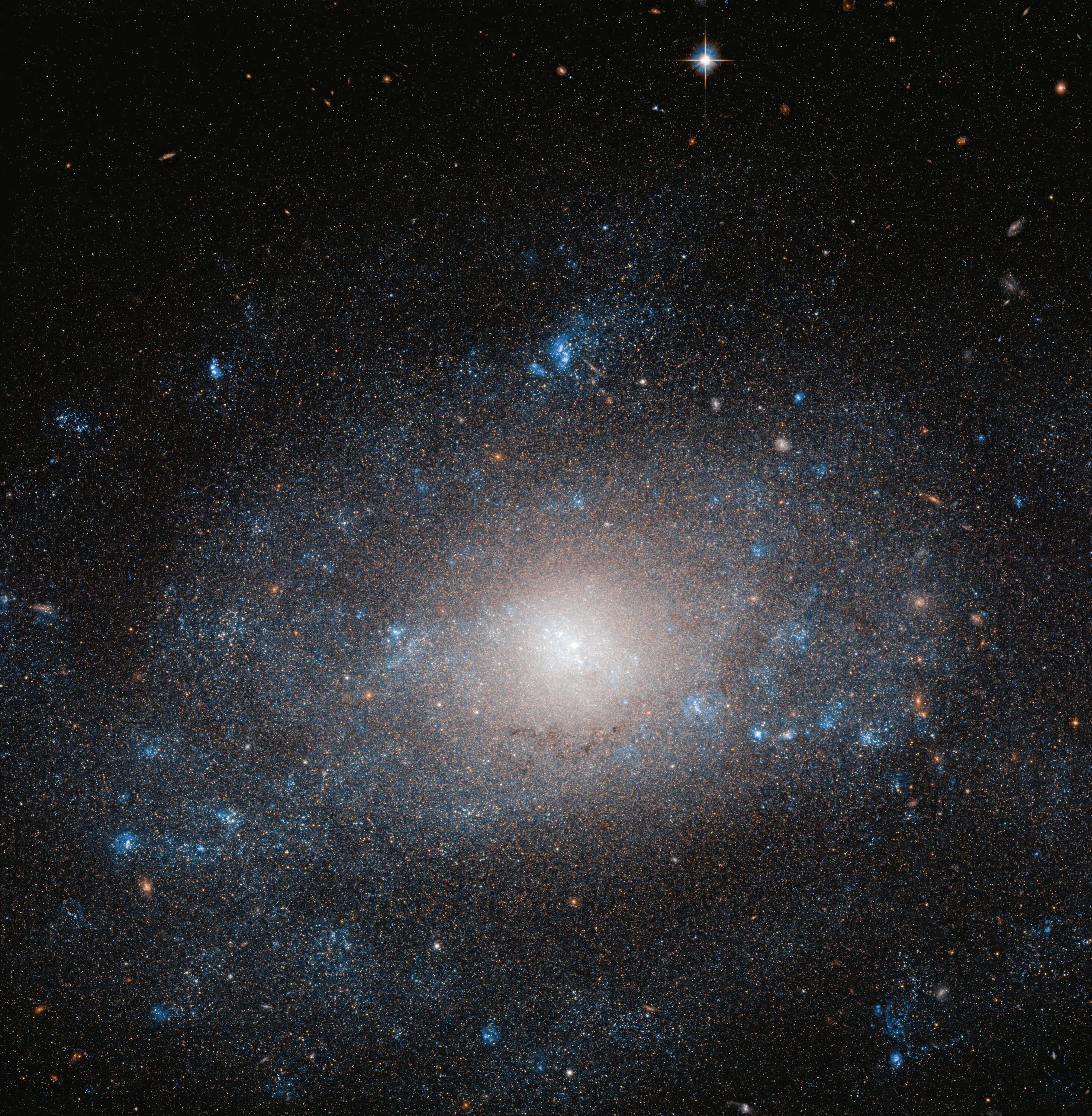 Можно увидеть галактику. Линзовые Галактики NGC 1460. Галактика NGC 4319. Галактика NGC 5584. NGC 262 Галактика.