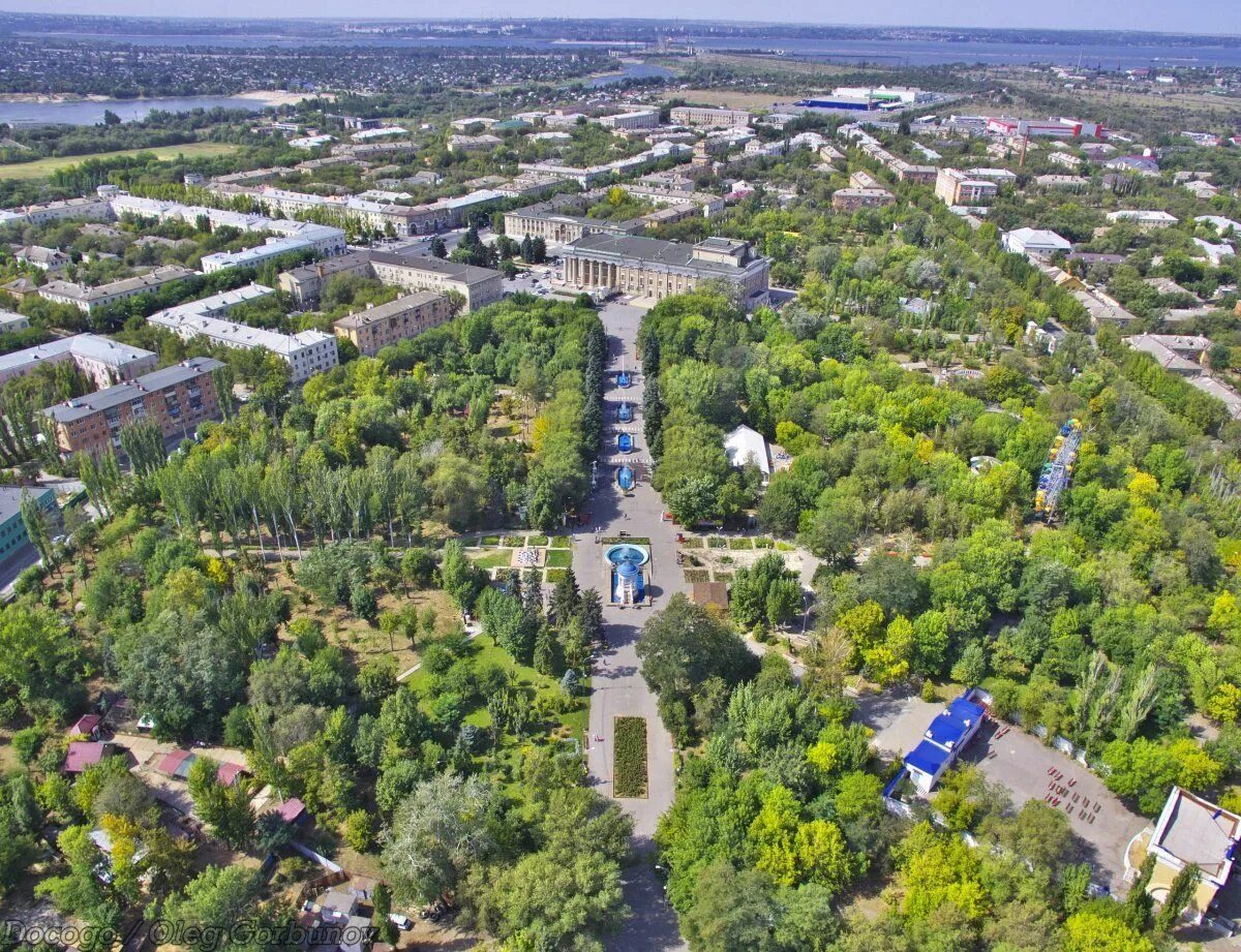 Парк дружбы волжский. Волжский волгоградской области в парке. Ночной волжский с высоты птичьего полета волгоградская. Город волжский волгоградской области с высоты птичьего полёта. Остров зелёный волжский.