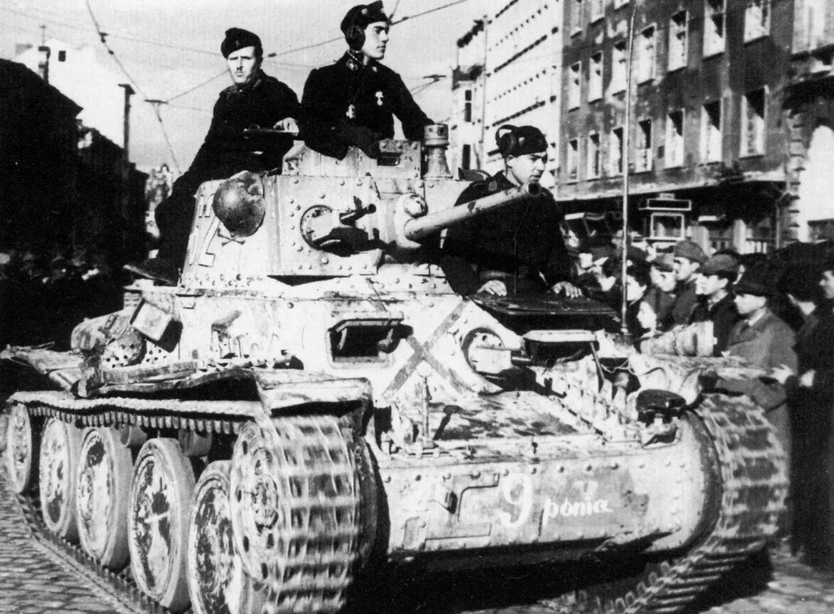 Осень 1944 года. PZ 38t Прага. Pz38t 1941. Танк ПЗ 38. Чешский танк 38 t.