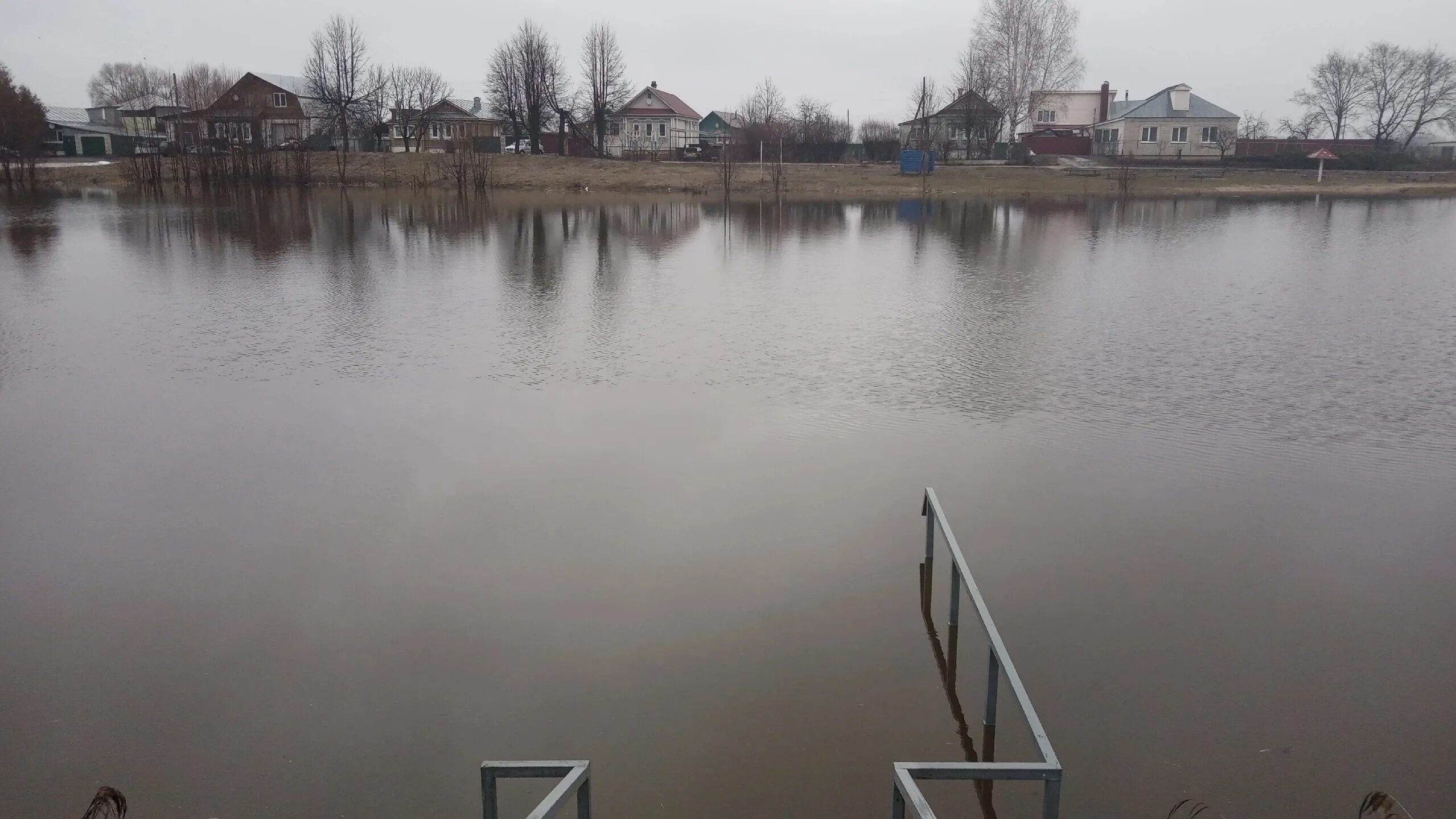 Подъем воды в клязьме. Клязьма затопление. Поселения на воде. Перегородили речку.