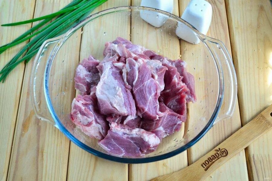 Маринад для шашлыка из свинины на луке. Маринованное мясо для шашлыка. мясо в уксусе. маринад для шашлыка из свинины с уксусом. шашлык из свинины с уксусом.