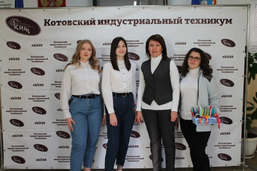 Кит котовск. Котовский промышленно экономический техникум преподаватели. Котовский техникум волгоградская область. Котовский промышленно-экономический техникум. Котовский промышленно-экономический техникум.