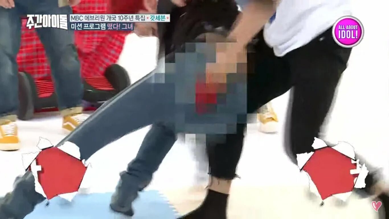 У бобслеистки лопнули штаны. Разорвал штаны девушке. Рваные штаны. У девушки лопнули джинсы. Рваные штаны.