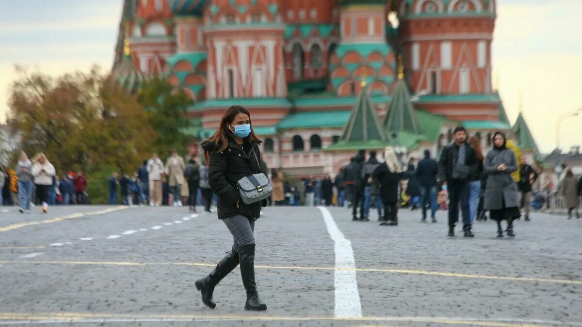 Ноябрь в москве работа. Девушки на улицах москвы 2025. октябрь в москве. москва 1920 девушка на улице. потепление в москве до плюс 21.