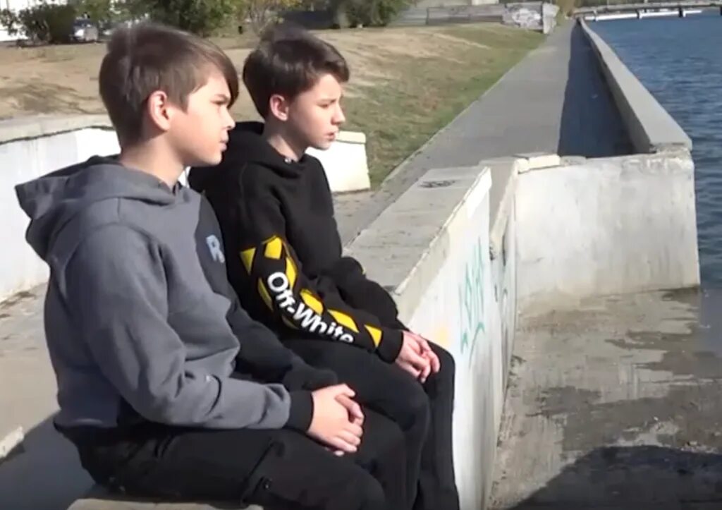 Школьник толя. Дошкольники с дцп. Игрушки для детей с дцп. Толя школьника. Толя школьника.