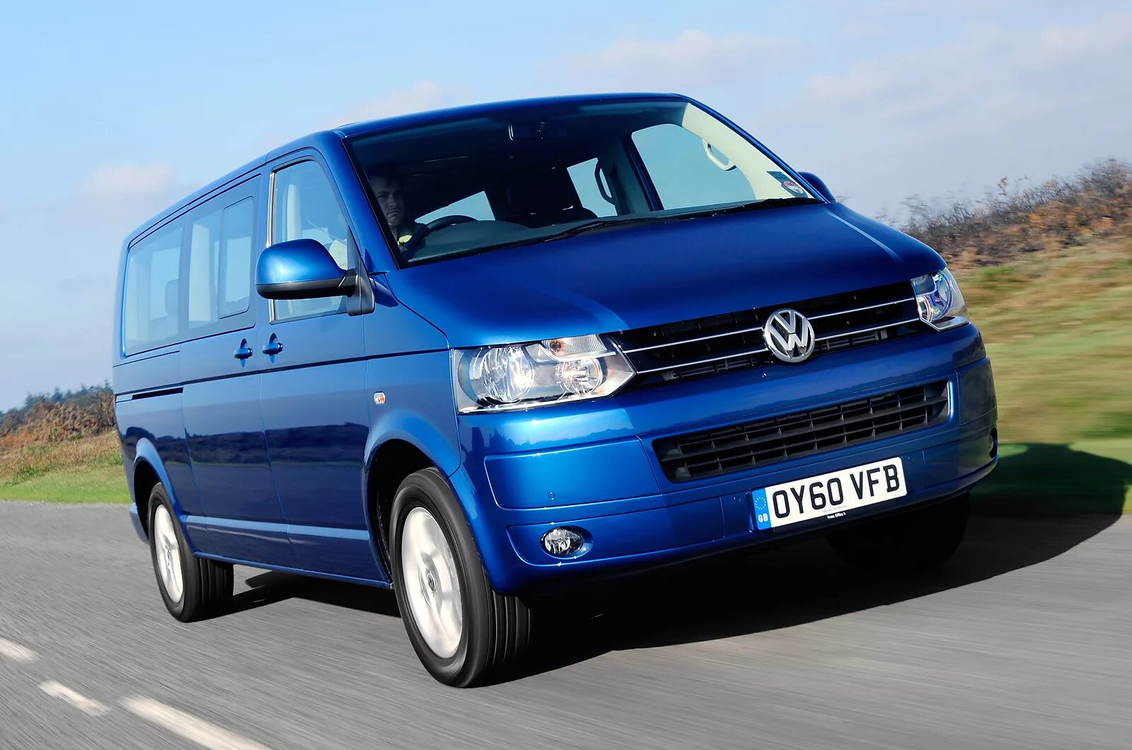 Купить т5 фольксваген 1.9. Volkswagen Transporter t4 синий. Фольксваген Каравелла синий. Фольксваген транспортёр т4 пассажирский. VW Transporter t4 1997.