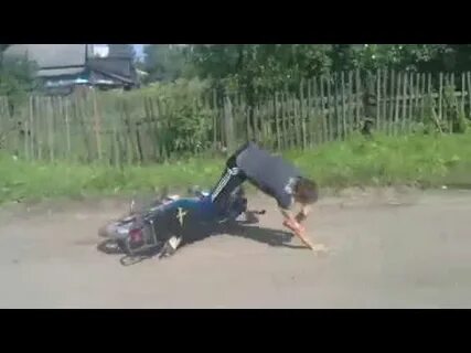 При езде падают