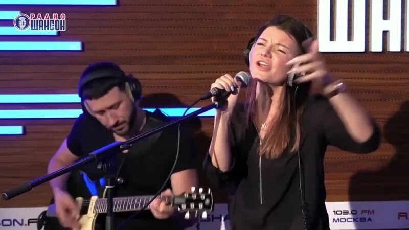 стая ворон. виктория черенцова на радио шансон. птицы в тумане. зима грусть. вороны в небе.