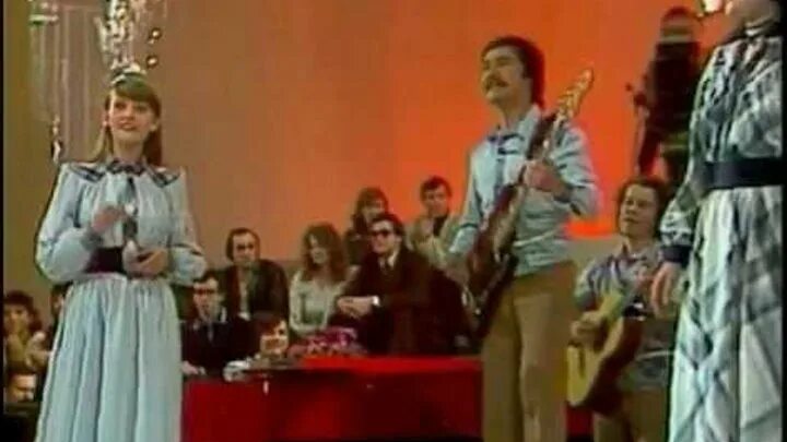 Верасы - малиновки заслыша голосок. Верасы малиновка 1979. Песня кому малиновка поет. Малиновки заслышав. Малиновка песня текст песни.