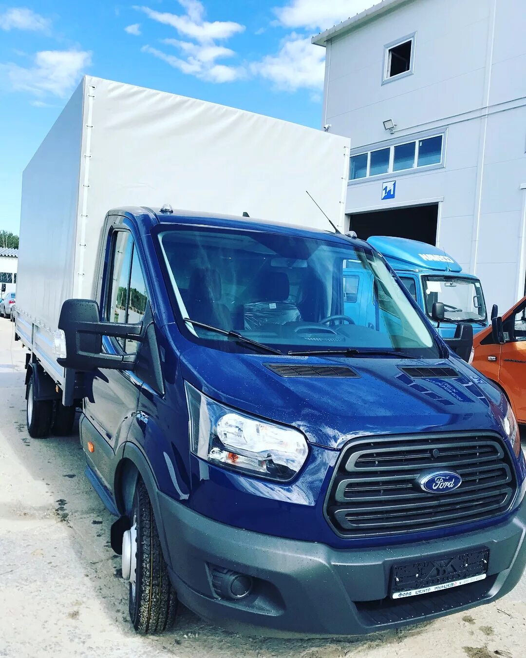 Легкие коммерческие с пробегом. Форд Транзит 470. Ford Transit грузовой. Форд Транзит фермер. Форд Транзит грузовой фургон новый.