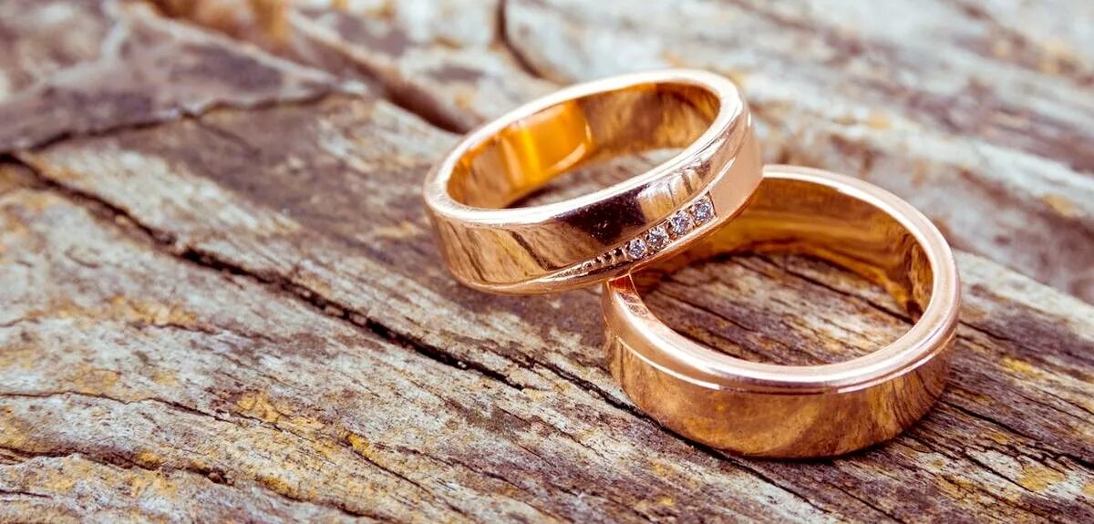 Вторые браки разводы. Какие должны быть обручальные кольца приметы. Муж потерял обручальное кольцо к чему это.