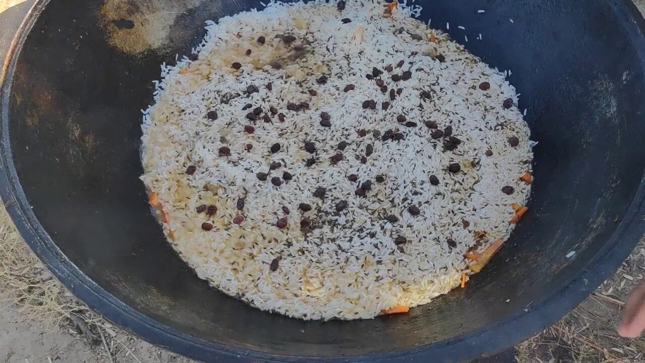 Почему плов слипается. Плов слипшийся. курдючный жир в плове. плов слипающийся рецепт. как приготовить плов чтобы рис не слипался.