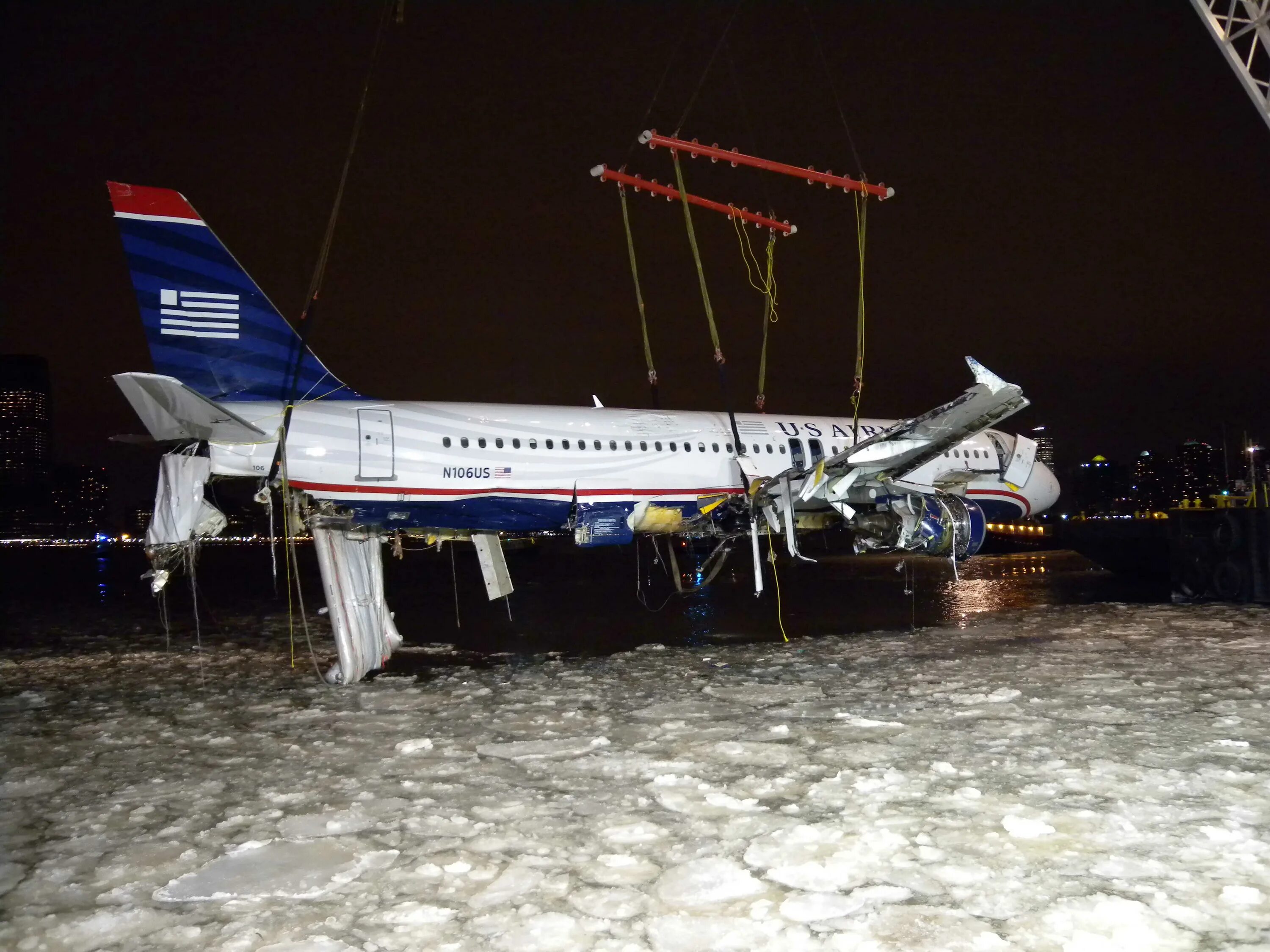 Самолет посадили на воду