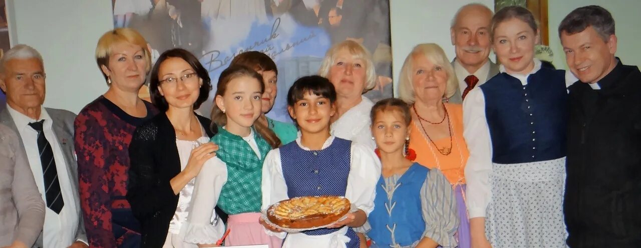 Новости российских немцев. Общество немцев возрождение бастельн. всесоюзное общество советских немцев «возрождение». общество возрождение в соликамске. общество возрождение.
