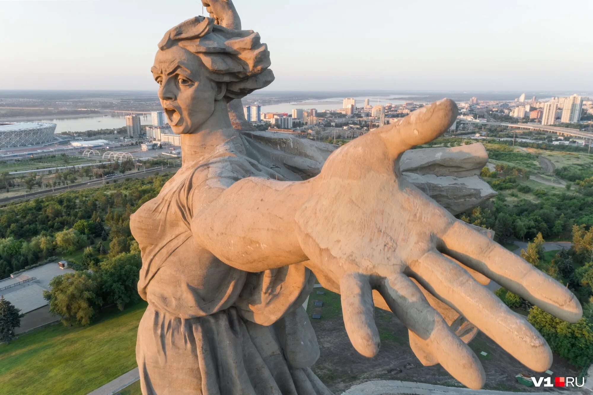 Скульптура Родина мать в Волгограде. Родина мать зовет скульптура. Родина-мать Волгоград 2020. Родина-мать Волгоград сейчас. Рука родины мать