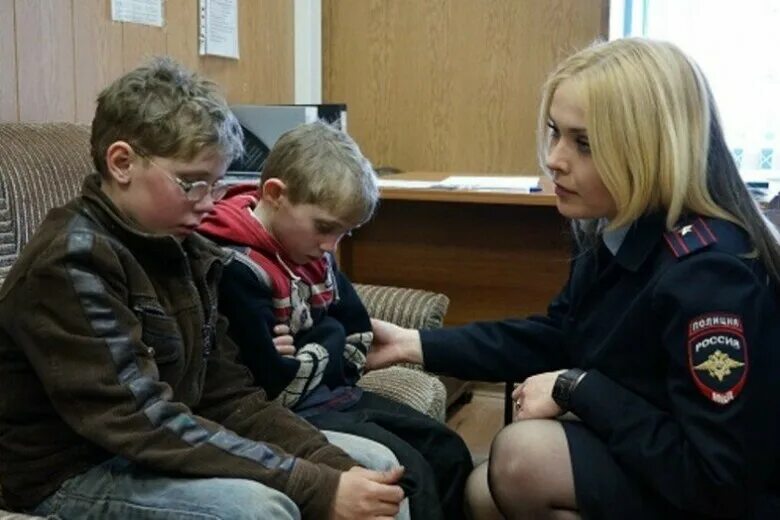 Что делает по делам несовершеннолетних. Пдн по делам несовершеннолетних. полиция по делам несовершеннолетних. детскую комнату милиции. инспектор по делам несовершеннолетних.