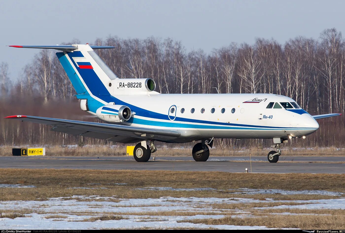 Як 40 купить. Як-40 пассажирский самолёт. Як-40 Кубань. Як-40 ранний. Як-40/42.