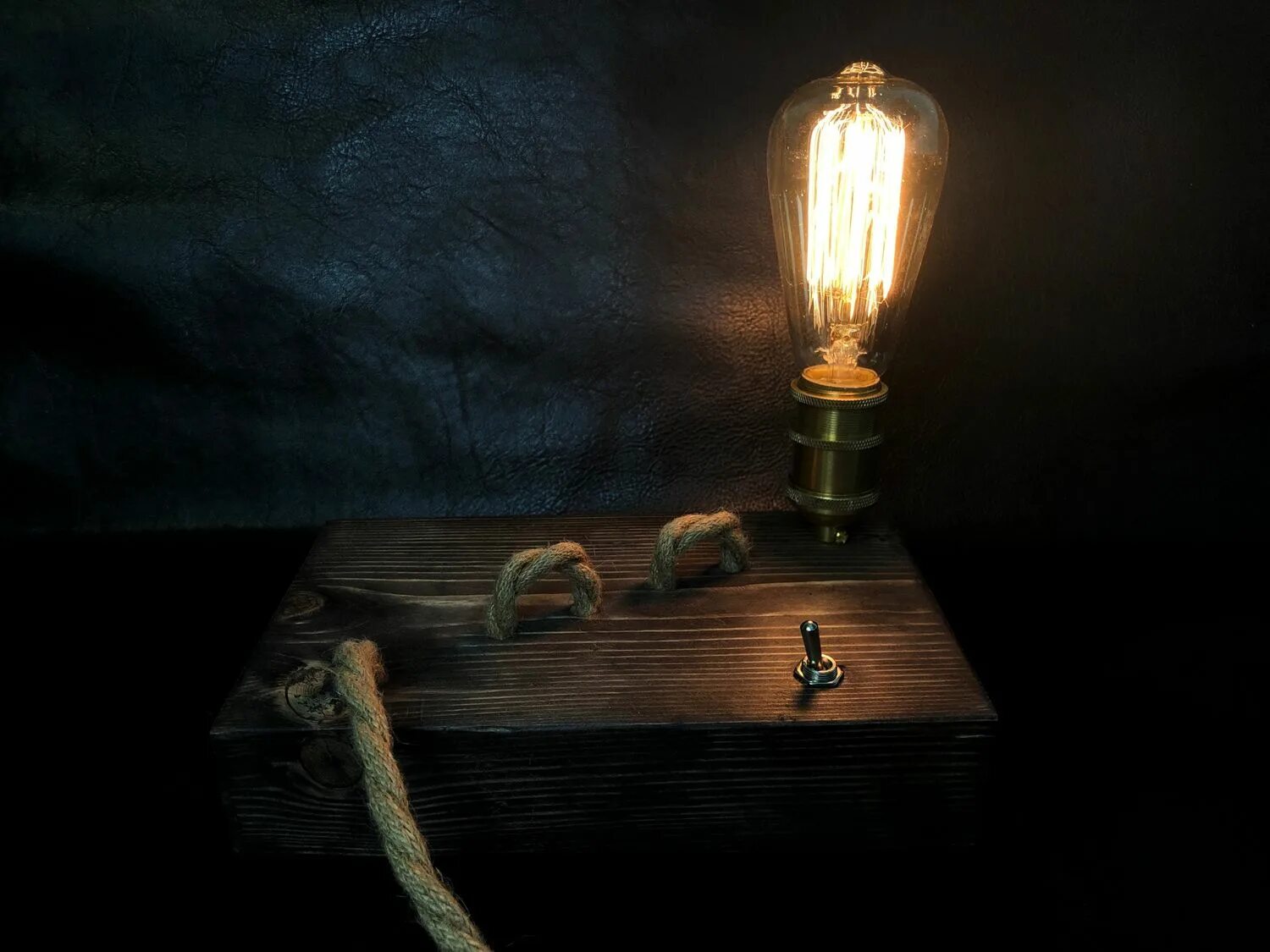 Лампа ме. Неоновый ночник always level up, 25x25 см. Светильник bulb инго маурер. Неоновые светильники на подставке. Лампа накаливания металлогалогенная osram hqi-t 2000w/d/i.