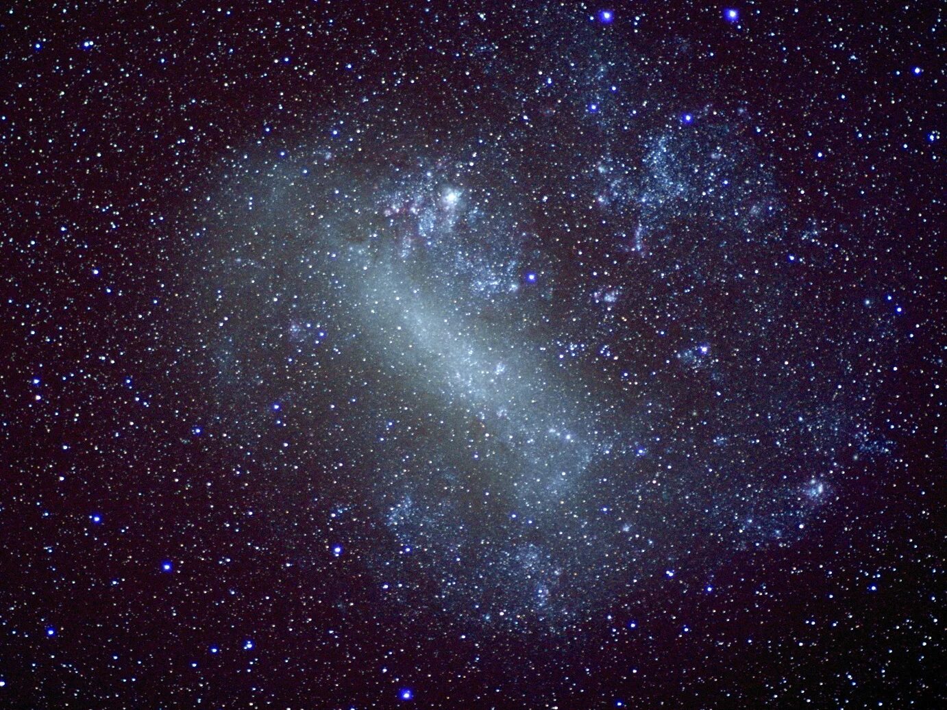 Большое магелланово облако какая галактика. Магеллановы облака Галактика. Галактика большое Магелланово облако. Малое Магелланово облако Хаббл. Галактика Магелланово облако на ночном небе.