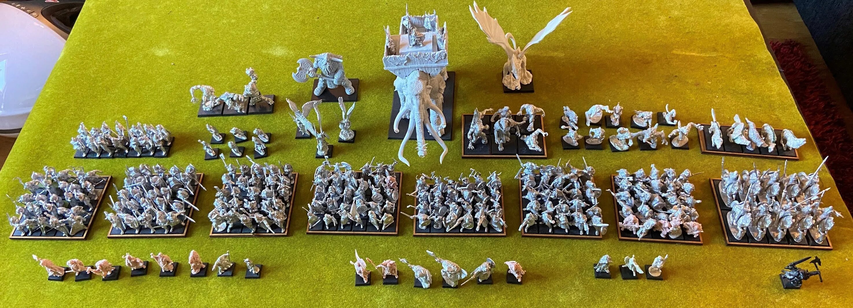 Armies project. Game miniatures marauders of chaos. warhammer armies project base size.