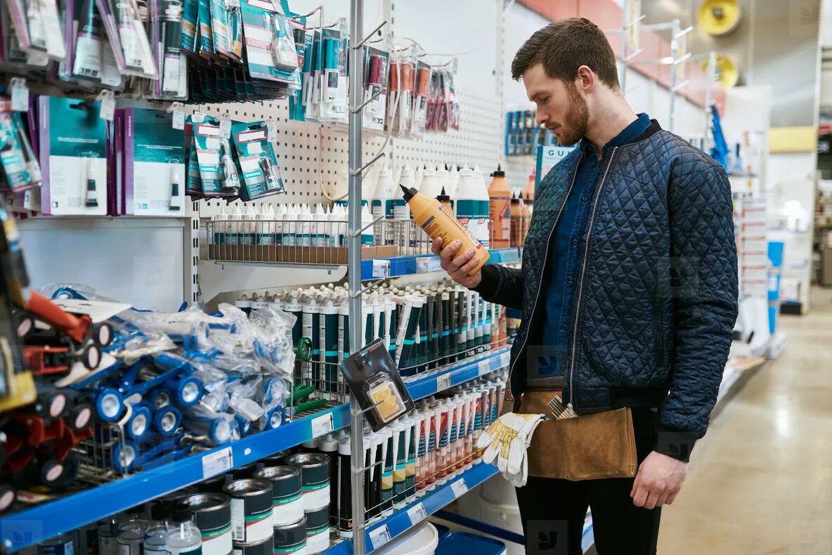 Интерьер магазина настольных игр. Покупатель в строительном магазине. Diy store meaning. Hardware shop. Diy store means.