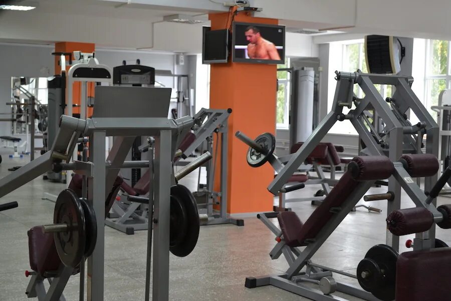 Берег тренажерный зал. Железный берег саратов фитнес клуб. Санаторий нур стерлитамак тренажерный зал. Фок кстово тренажерный зал. На правом берегу спортзал.