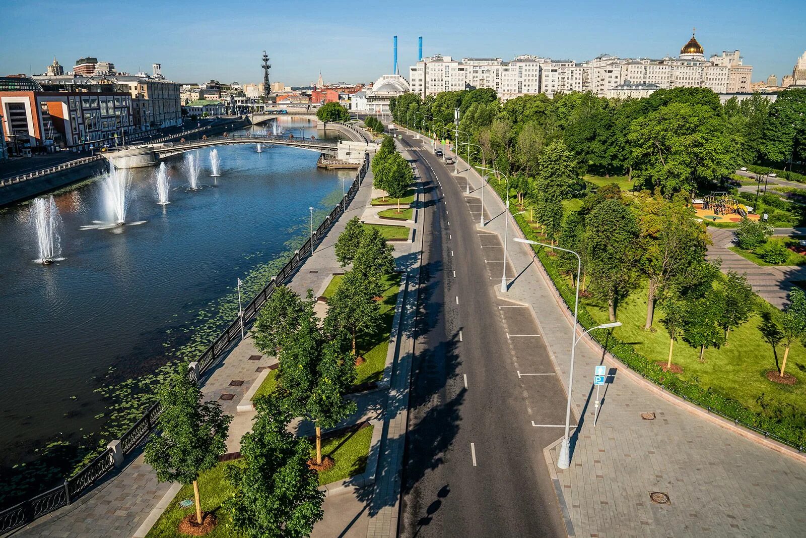 Набережная в москве где. Остров Балчуг в Москве. Водоотводный канал и остров Балчуг в Москве. Мост Балчуг. Остров Балчуг в Москве вид сверху.