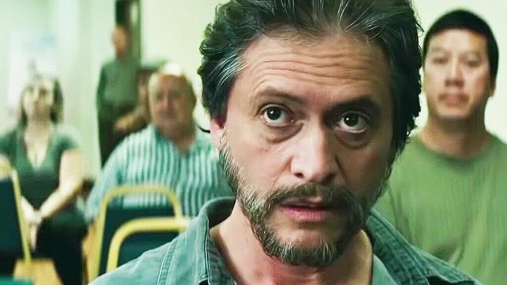 Бесчестный 2017. Клифтон коллинз триллер. итальянские триллеры с непредсказуемой развязкой. бесчестный (2017) кадры.