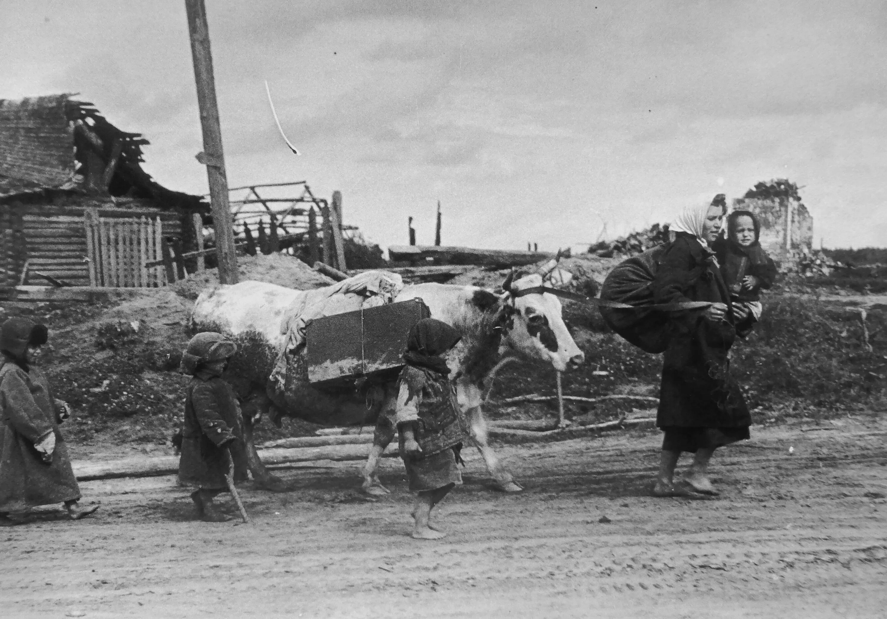 Новости время войны. Разрушенная деревня 1945 ВОВ. Деревня в годы войны 1941-1945.